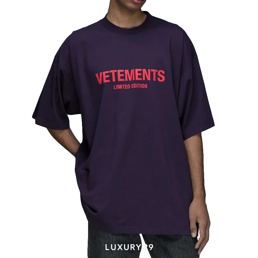 VETEMENTS Tシャツ VIP価格 送料無料 VETEMENTS Purple t-shirt with logo print